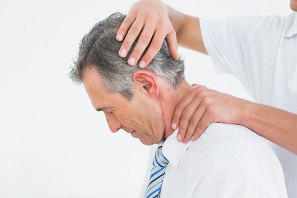 با مشاهده اولین علائم آرتروز گردن به پزشک مراجعه نمایید